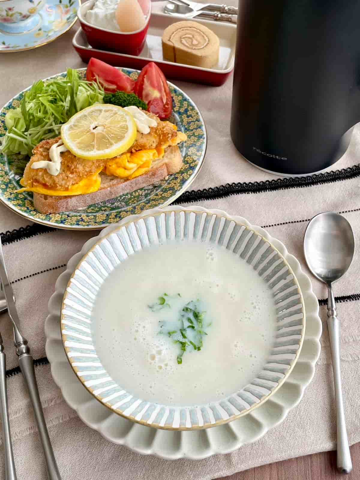 サクふわ鱈フライととろけるチーズエッグの ごちそうカンパーニュトースト