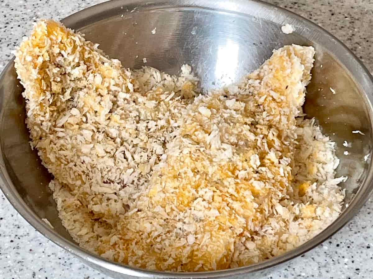 サクふわ鱈フライととろけるチーズエッグの ごちそうカンパーニュトースト