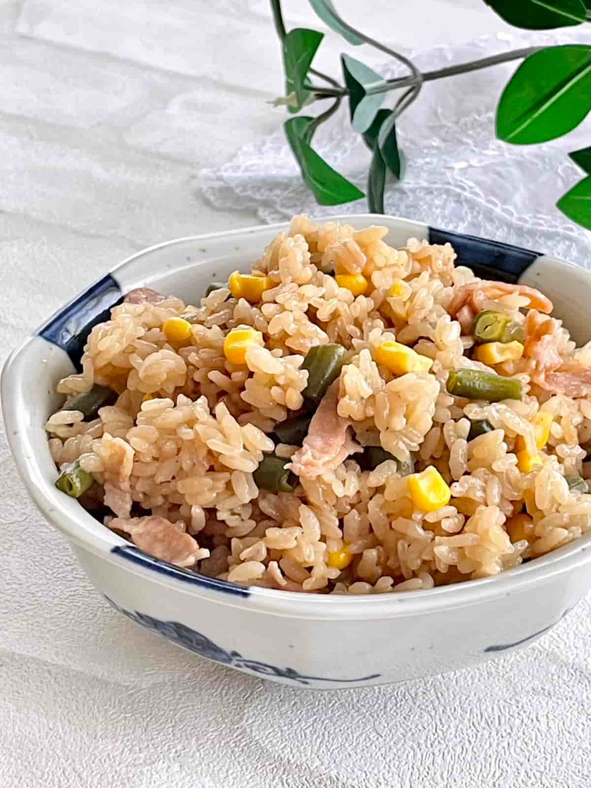 香ばしベーコンと夏野菜の彩り和風炊き込みご飯