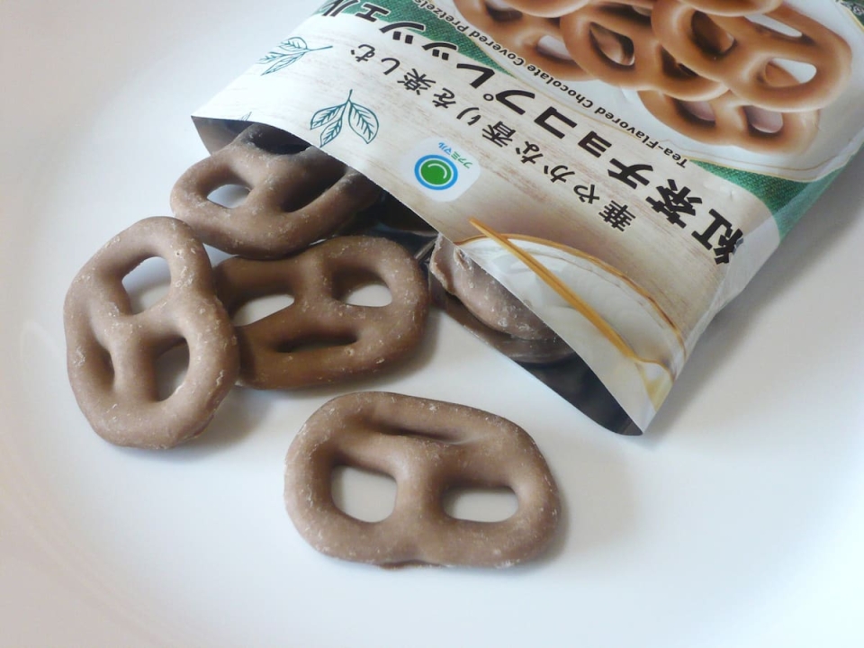 Afternoon Tea監修！ファミマ「紅茶チョコプレッツェル」が香り高くて贅沢すぎた♪