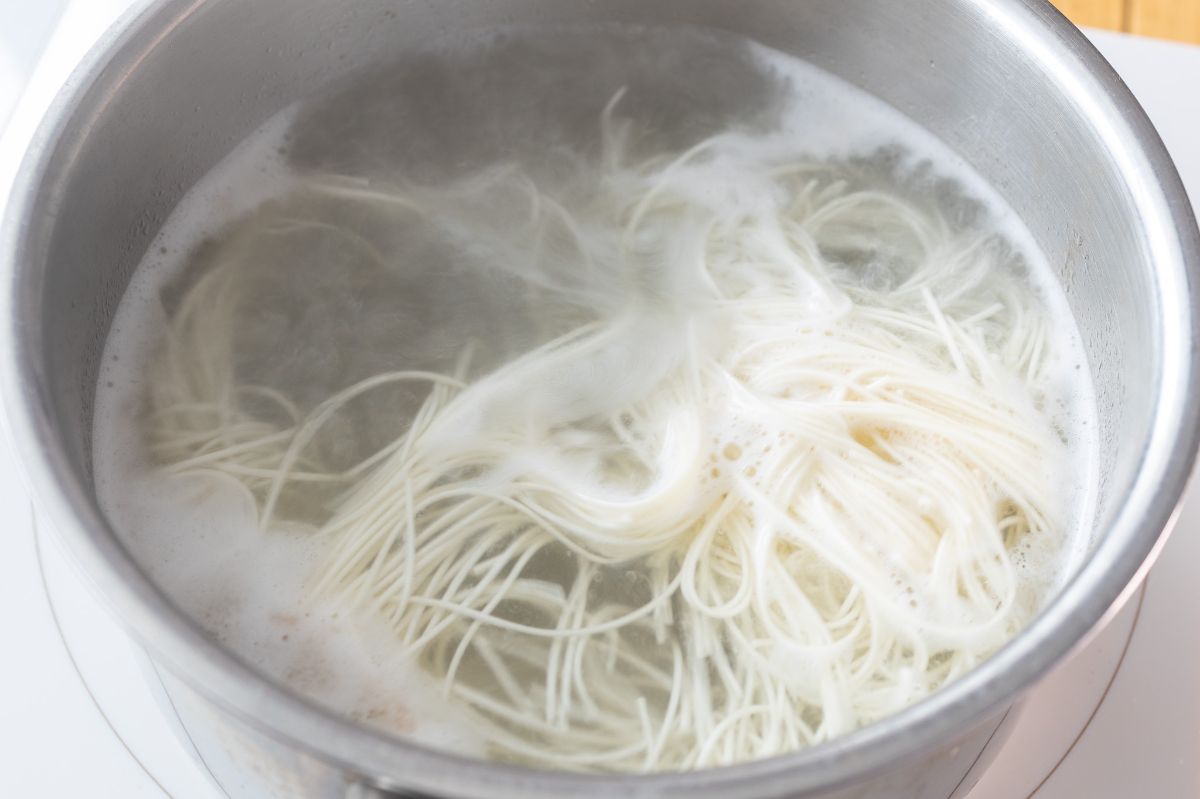 「豚しゃぶとオクラの梅だれそうめん」レシピ