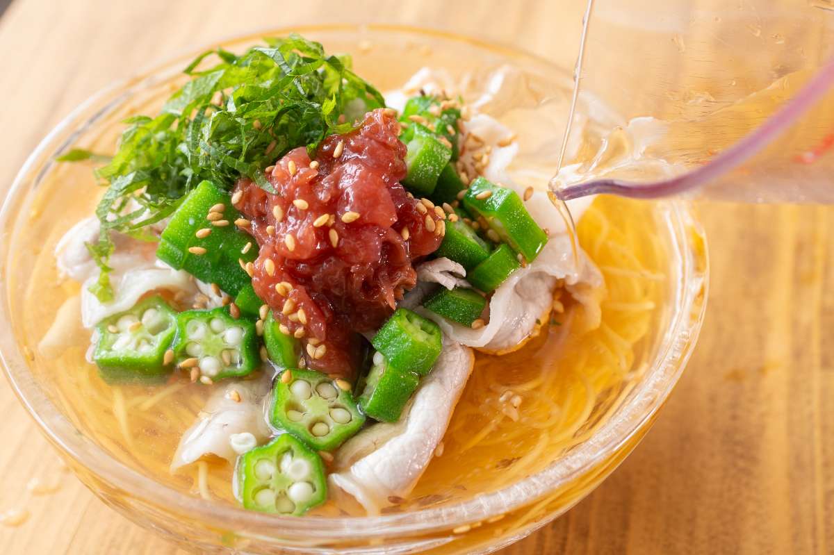 「豚しゃぶとオクラの梅だれそうめん」レシピ