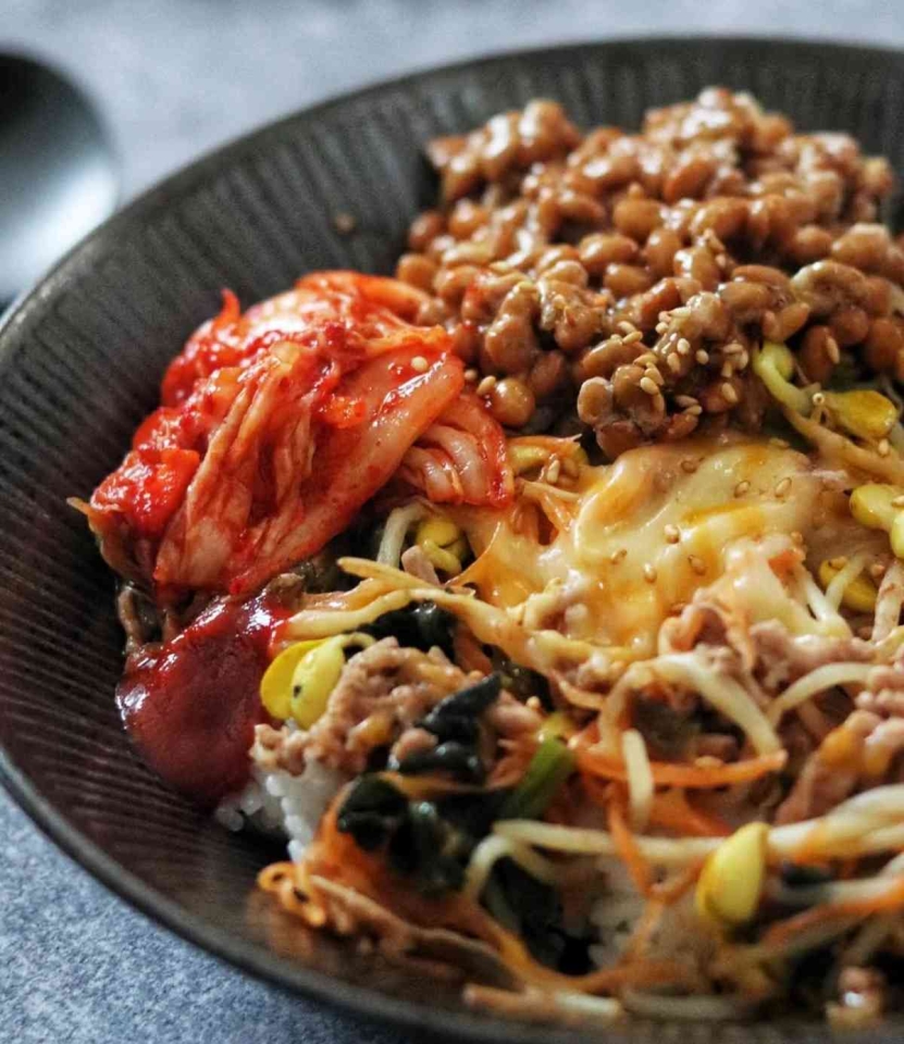 レンジで作れるものも♪一皿で栄養ばっちり「簡単ビビンバ」3選