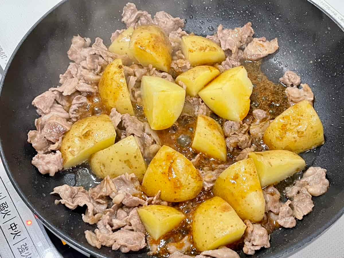 牛肉とホクホク新じゃがのコク旨オイスター炒め