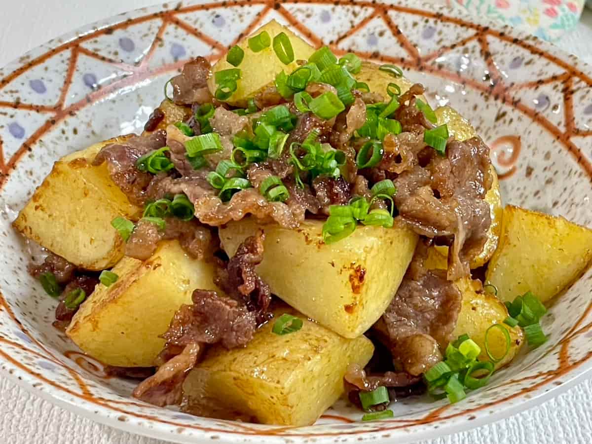 ご飯がすすむ！「牛肉とじゃがいものオイスター炒め」レシピ