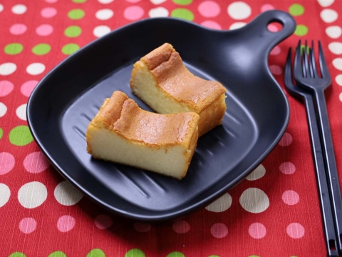 甘さ控えめ＆味わい深め！ホットケーキミックスで簡単「はちみつチーズケーキ」