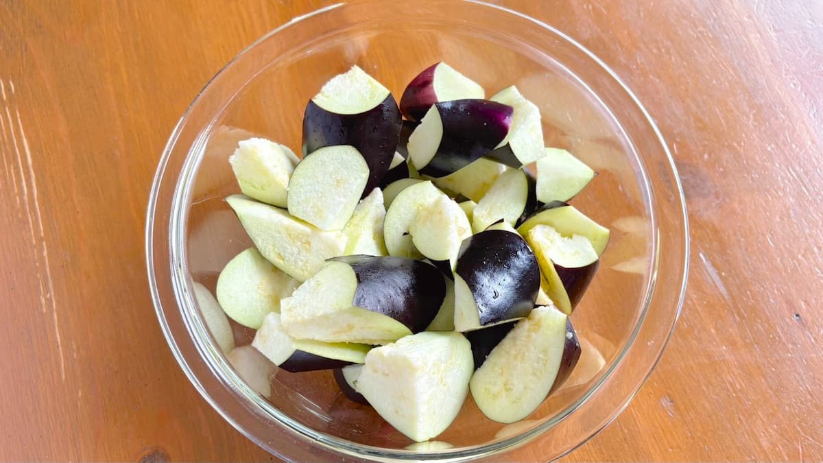 なすの塩昆布きなこあえ