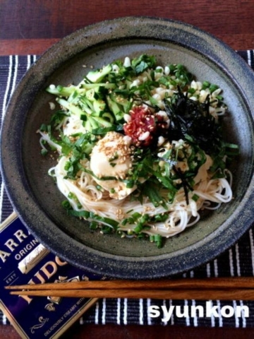 豆腐と天かすが決め手！薬味たっぷり「梅ぶっかけそうめん」