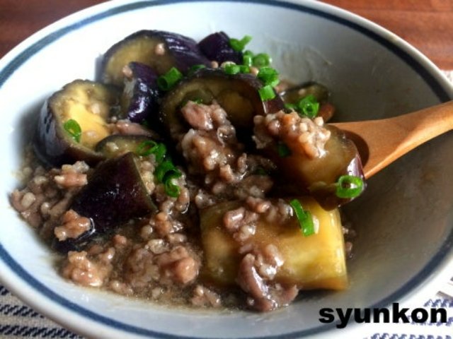 レンジで一発！油なしで作れる「なすとひき肉のとろみそぼろ」