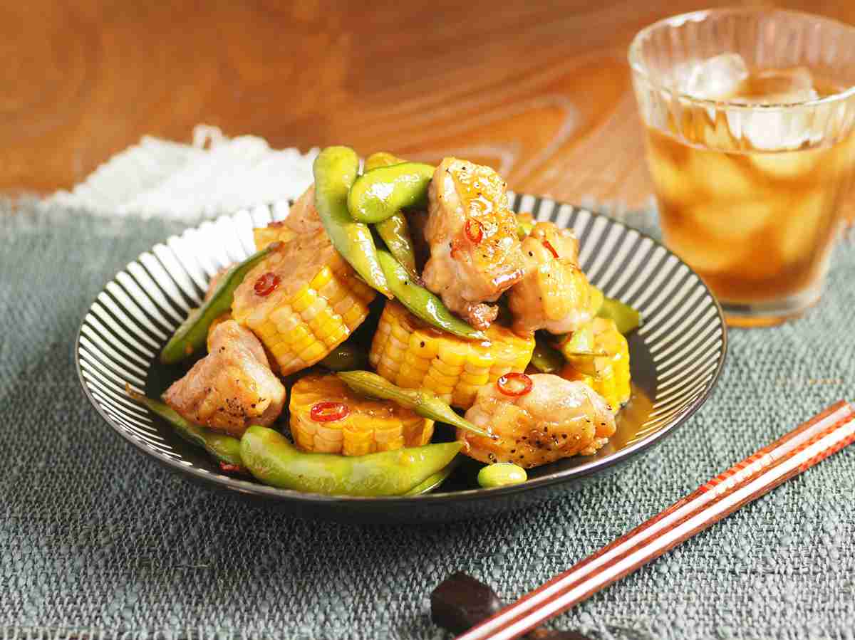 鶏もも肉ととうもろこしのバターしょう油炒め