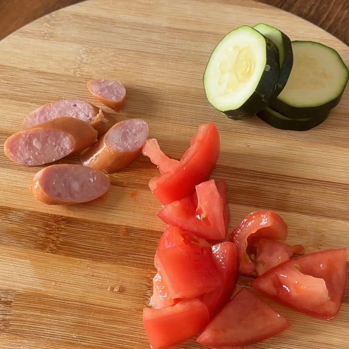 ズッキーニとトマトの夏野菜ピザトースト