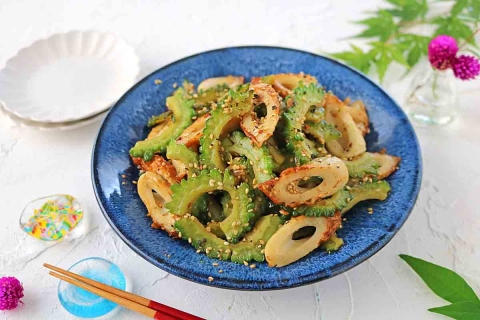 10分で作れる夏おかず！「ゴーヤとちくわのめんつゆバター炒め」