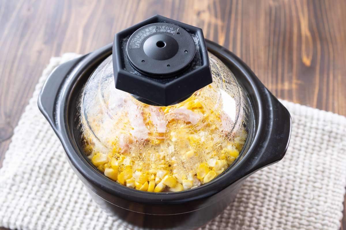 「とうもろこしとベーコンのバター醤油ごはん」レシピ