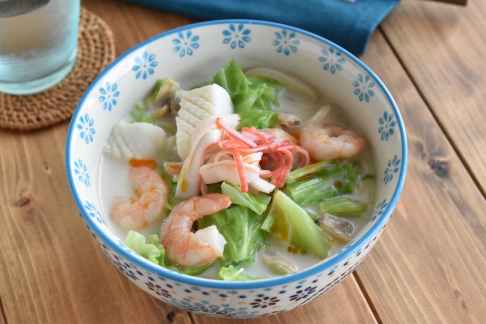 夏休みの一人ランチにも♪レンジで簡単「ちゃんぽん風冷やしうどん」