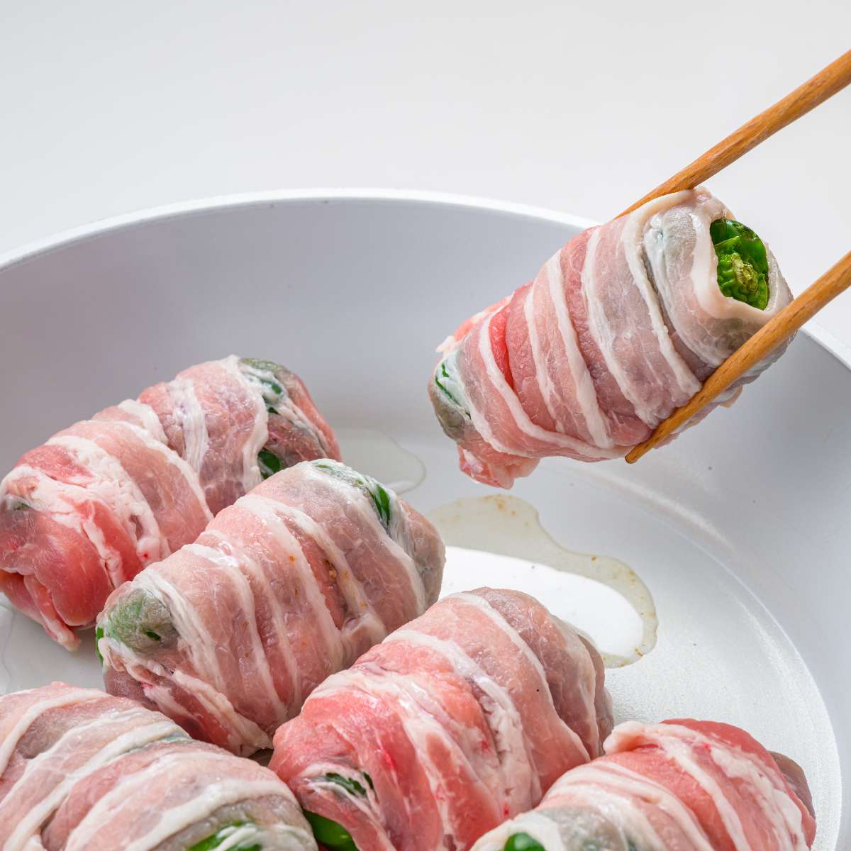 「丸ごとピーマンの肉巻き」レシピ